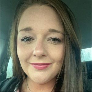 Meet your Posher, Carla